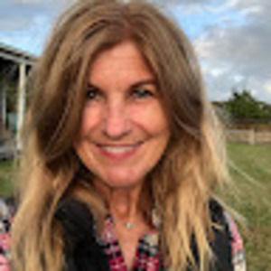 Meet your Posher, Maura